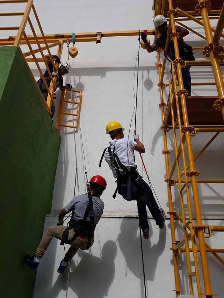 Treinamento com equipamento alpinismo